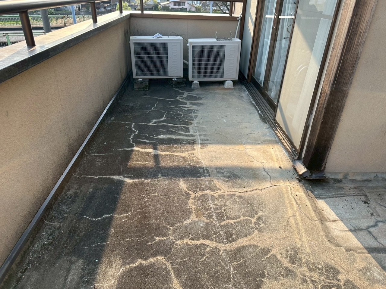岐阜県土岐市下石町　住宅　バルコニー　ウレタン塗膜防水