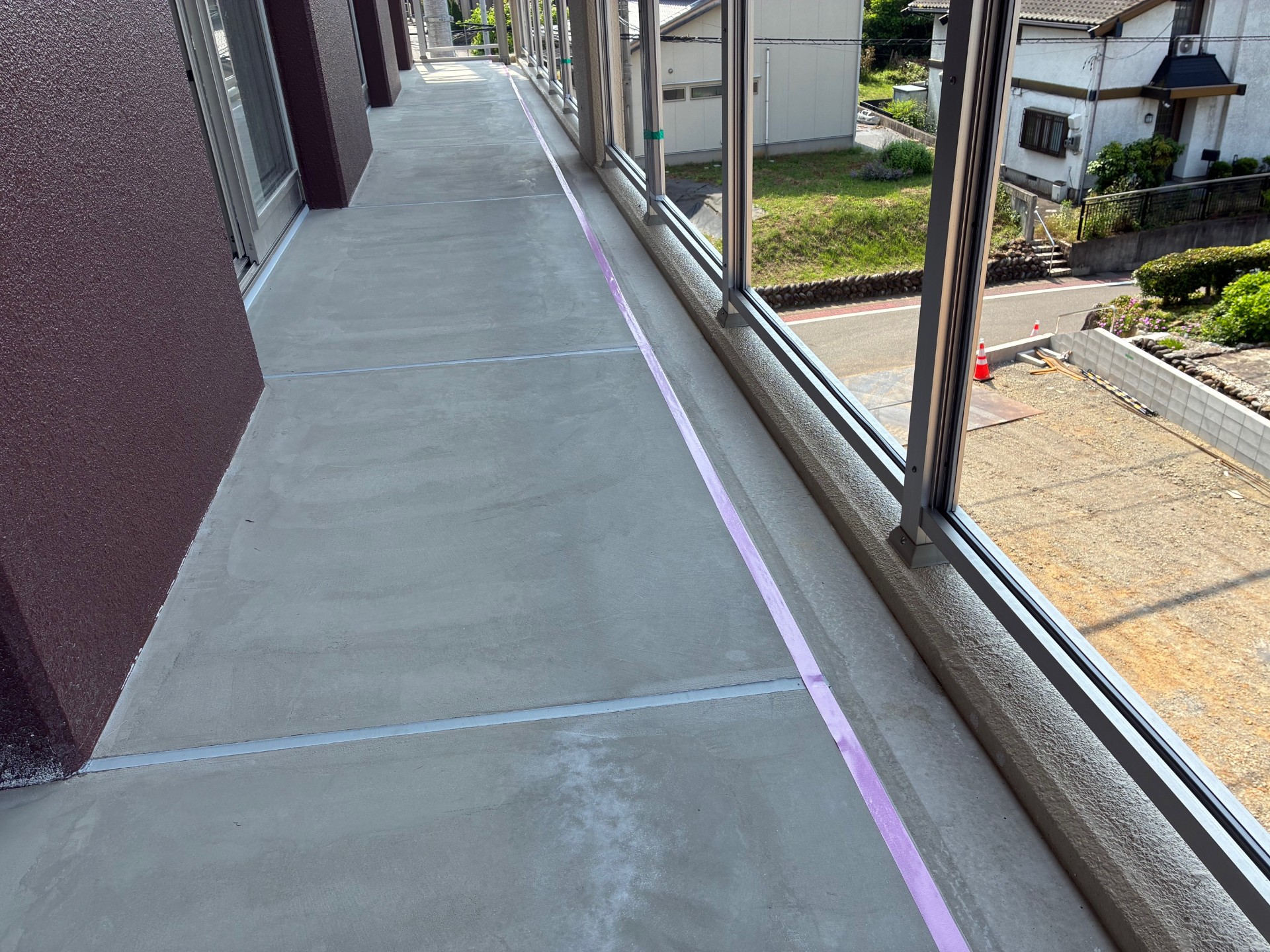 岐阜県美濃加茂市　マンション　新築工事　溝　庇　ウレタン塗膜防水