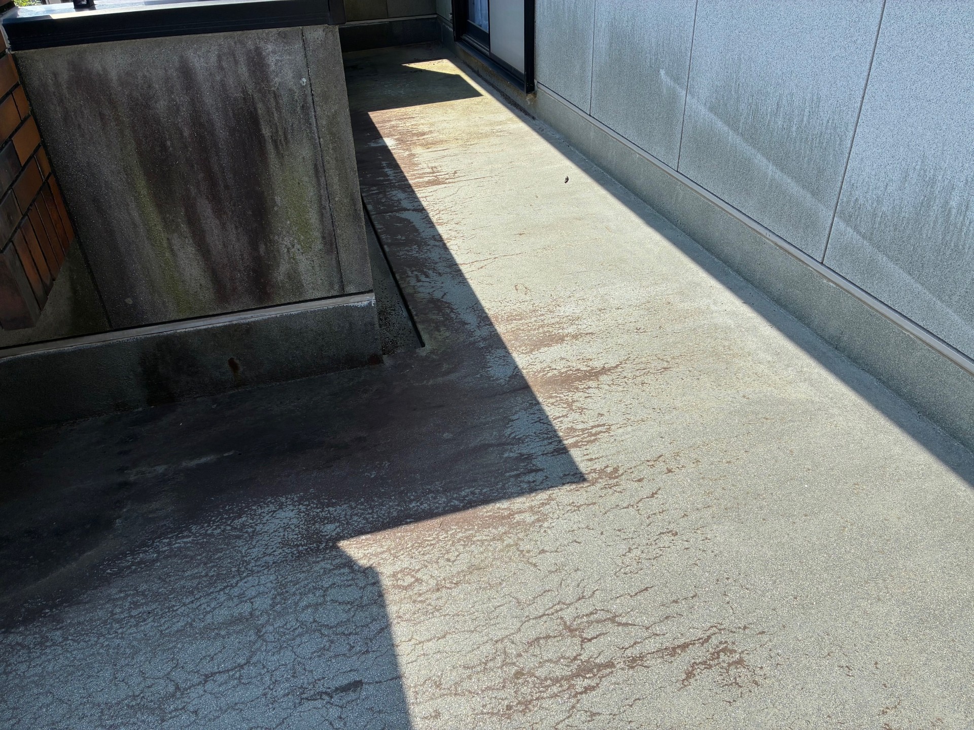 愛知県豊川市　住宅　バルコニー　ウレタン塗膜防水