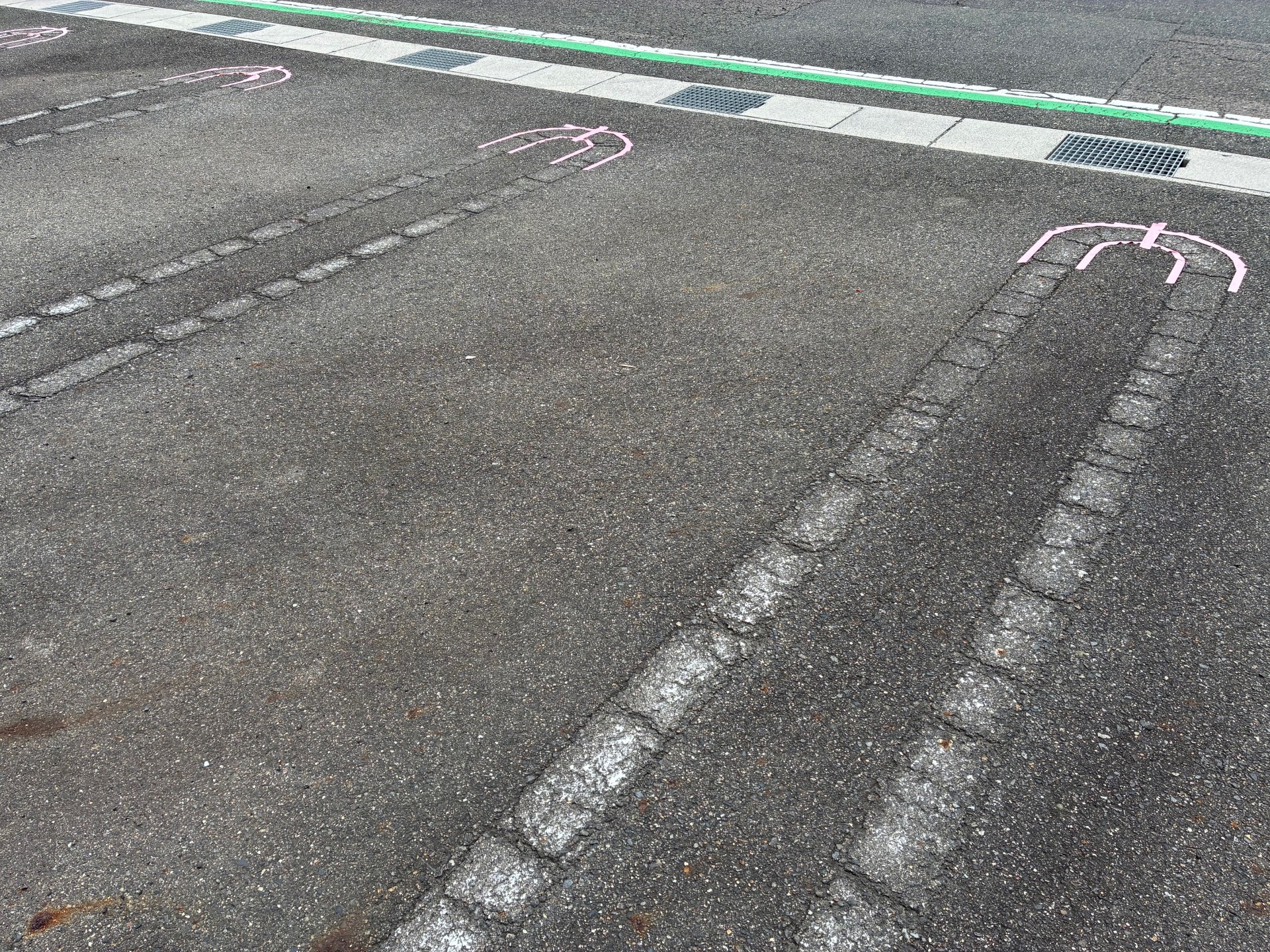 岐阜県土岐市肥田町　駐車場　ライン引き