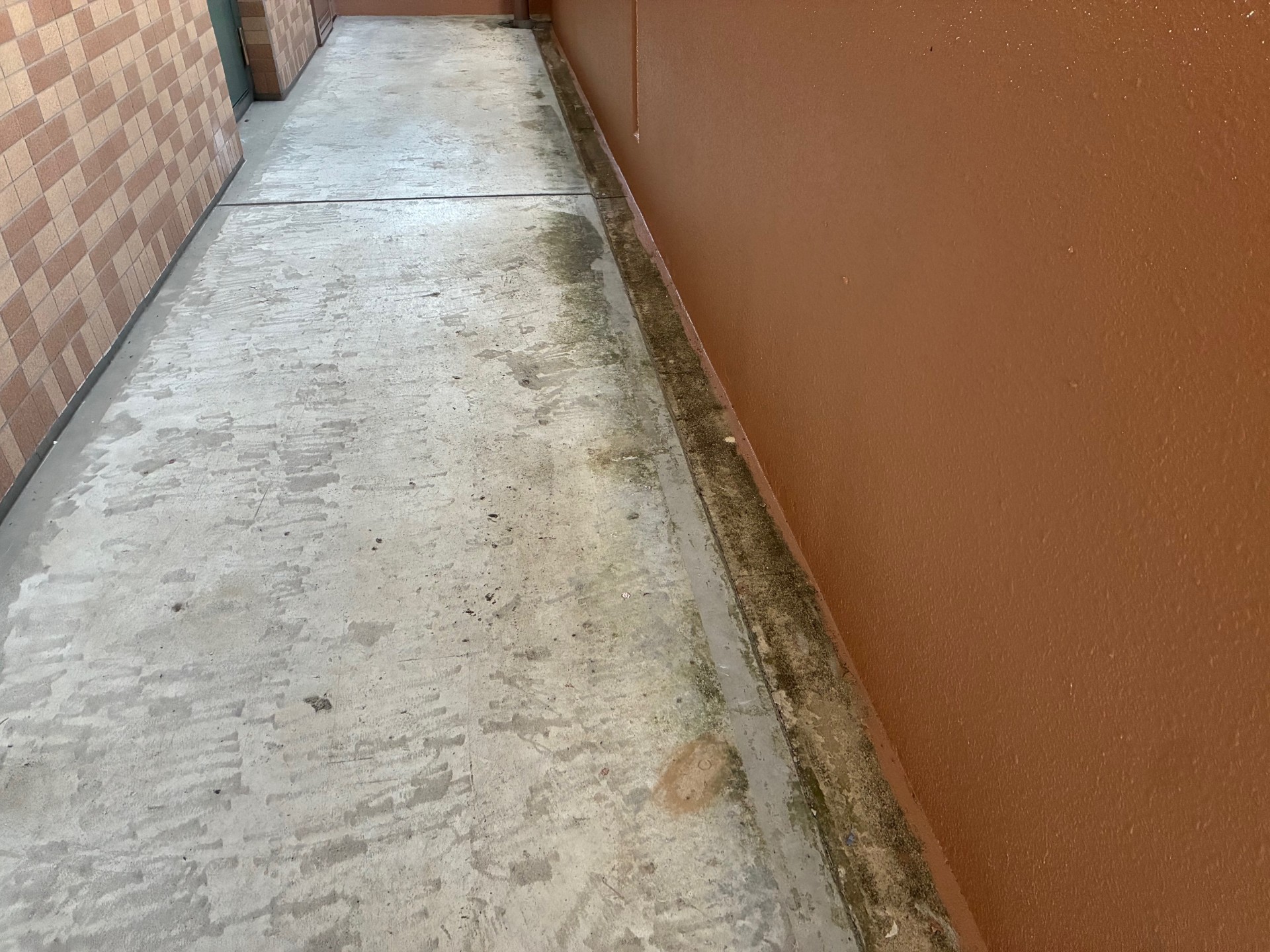 岐阜県美濃市　マンション　側溝　ウレタン塗膜防水