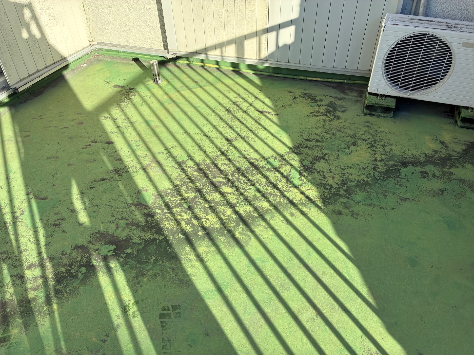 愛知県春日井市　住宅　バルコニー　ウレタン塗膜防水