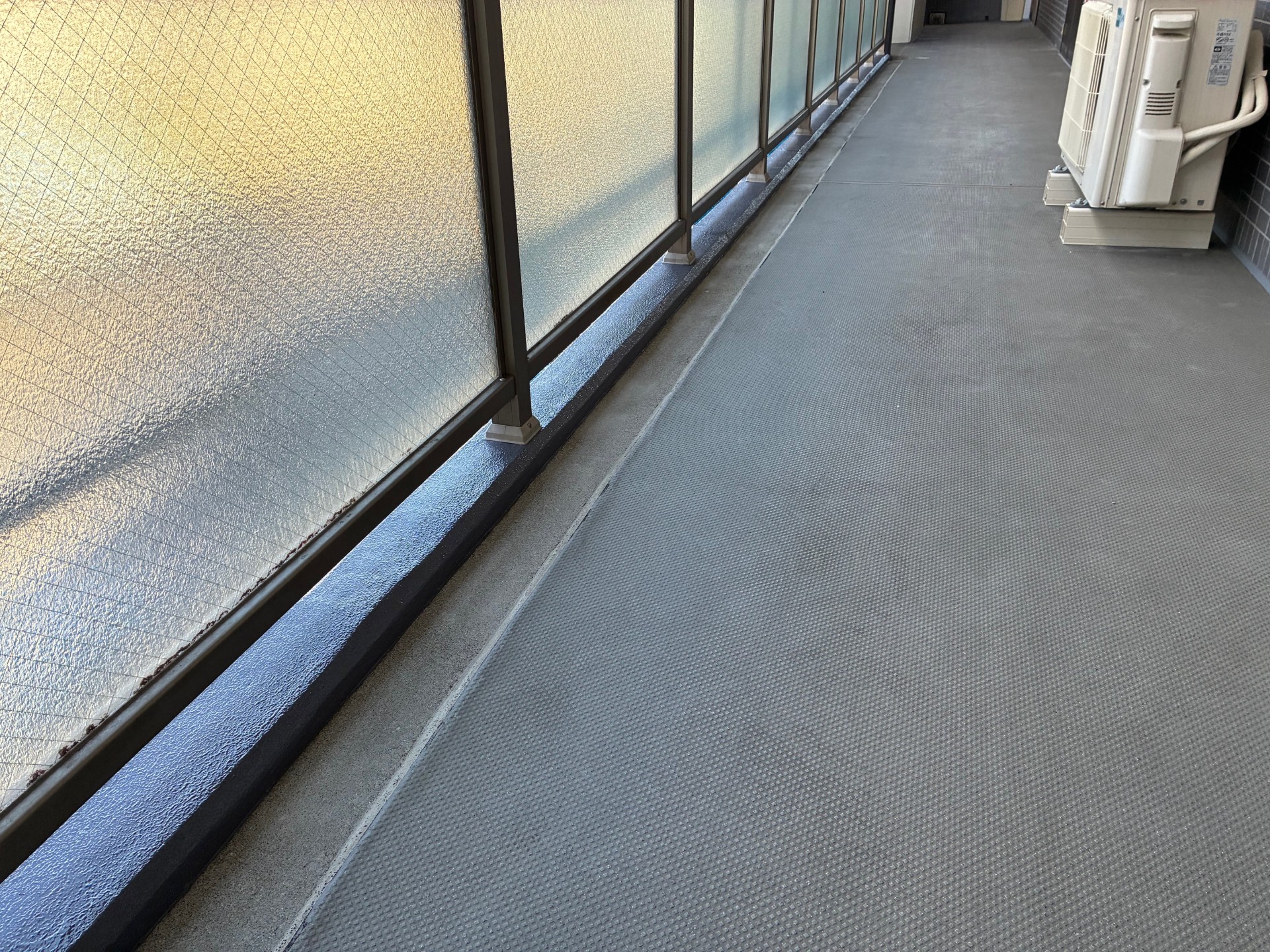 岐阜県多治見市　マンション　共用部側溝　ウレタン塗膜防水