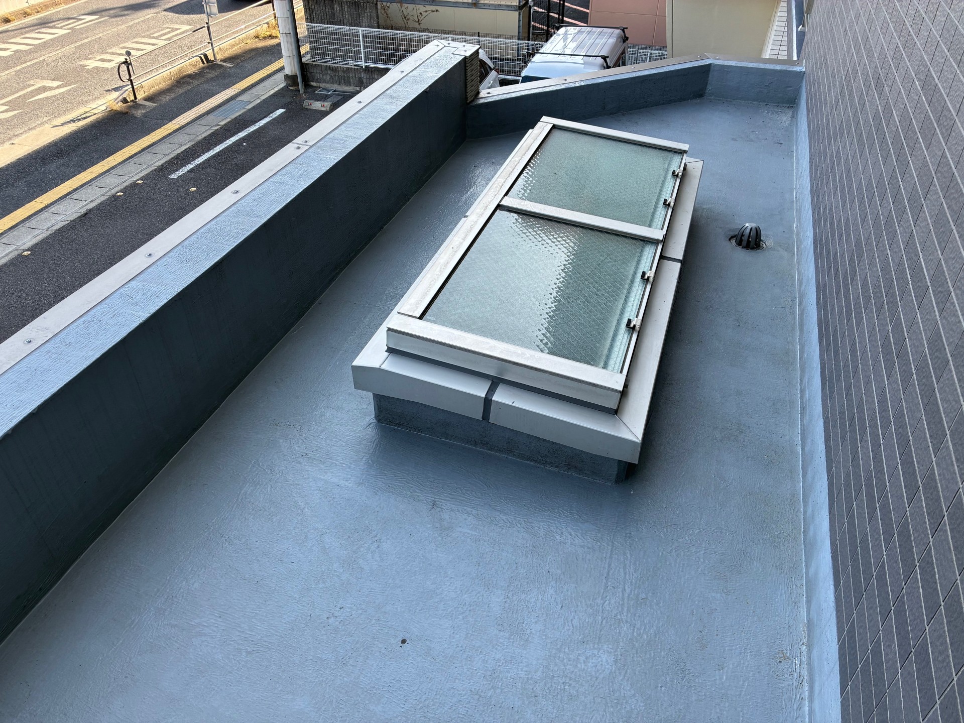 岐阜県多治見市　マンション　エントランス屋根　ウレタン塗膜防水