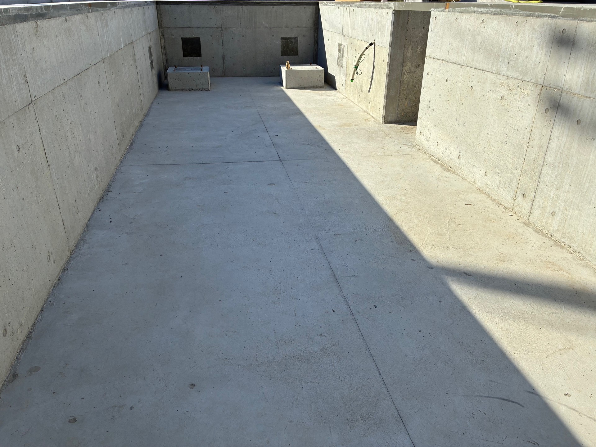 愛知県丹羽郡大口町　貯水槽　パラテックス防水