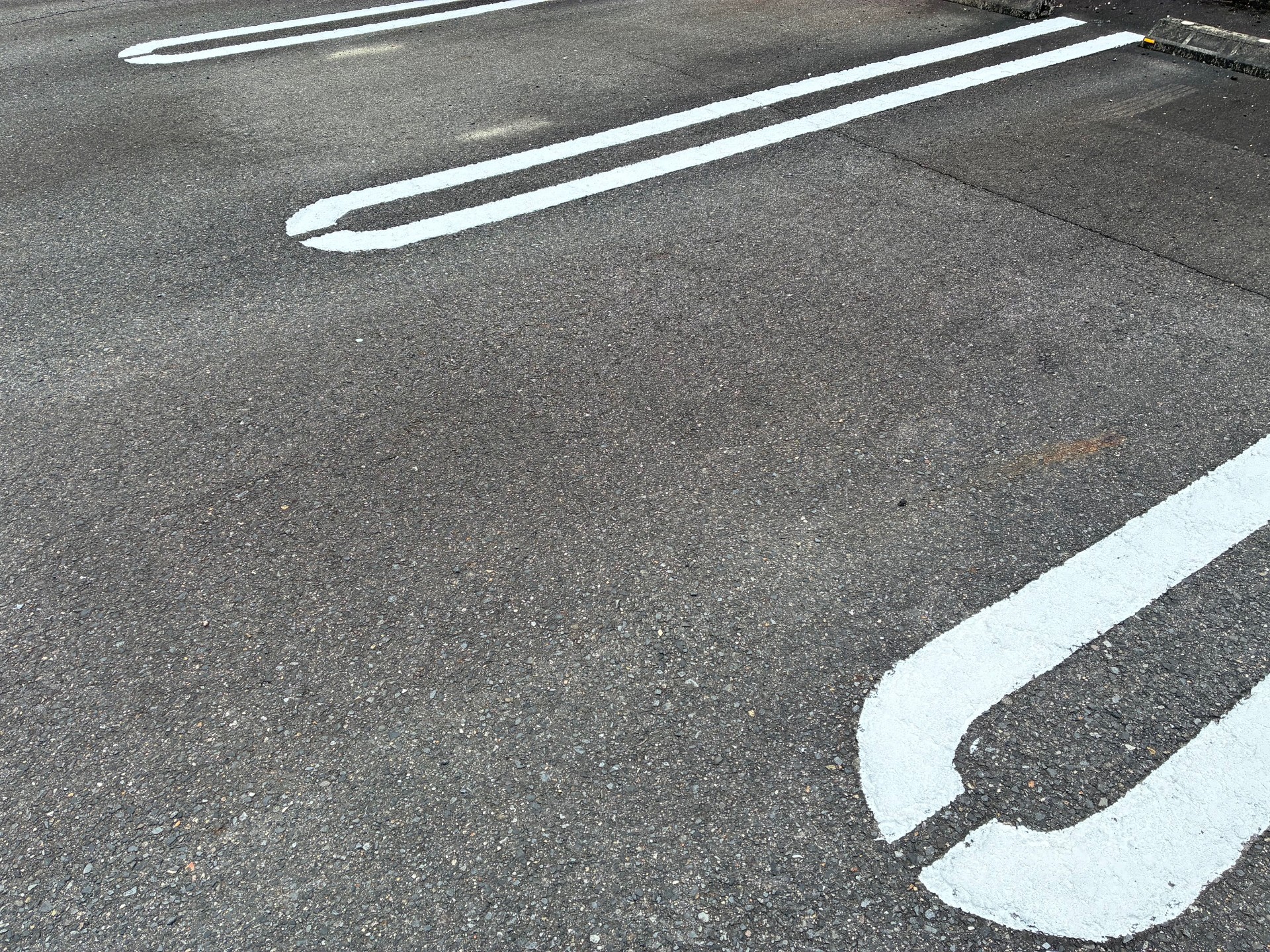 岐阜県中津川市　駐車場　ライン引き