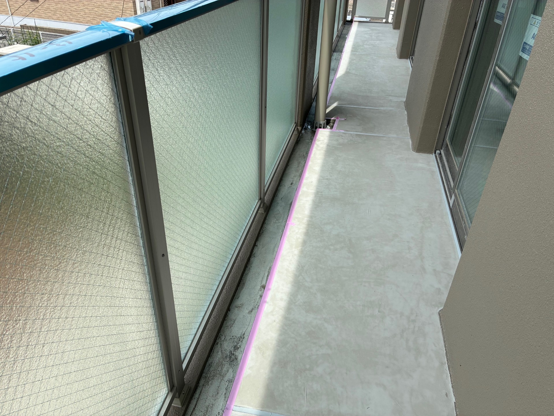 岐阜県関市　マンション　新築工事　エントランス庇　側溝　ウレタン塗膜防水
